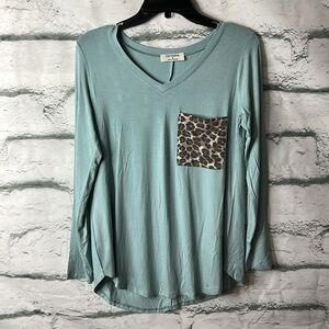 Zenana Long Sleeve V Neck Top with Leopard Pocket in Lt Green - NIP